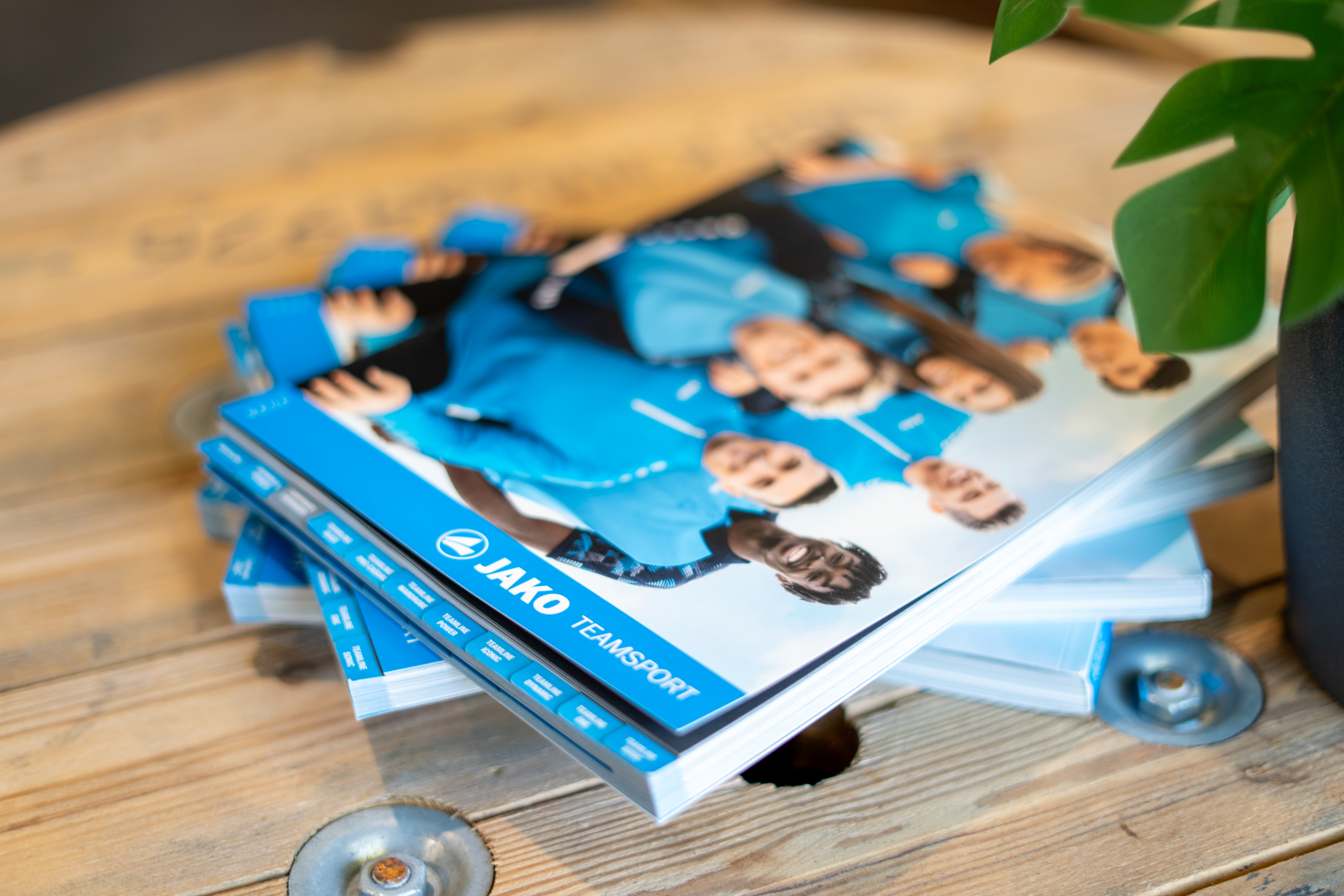 Catalogue JAKO Team Sport disponible chez GrafxDesign pour choisir des textiles sportifs