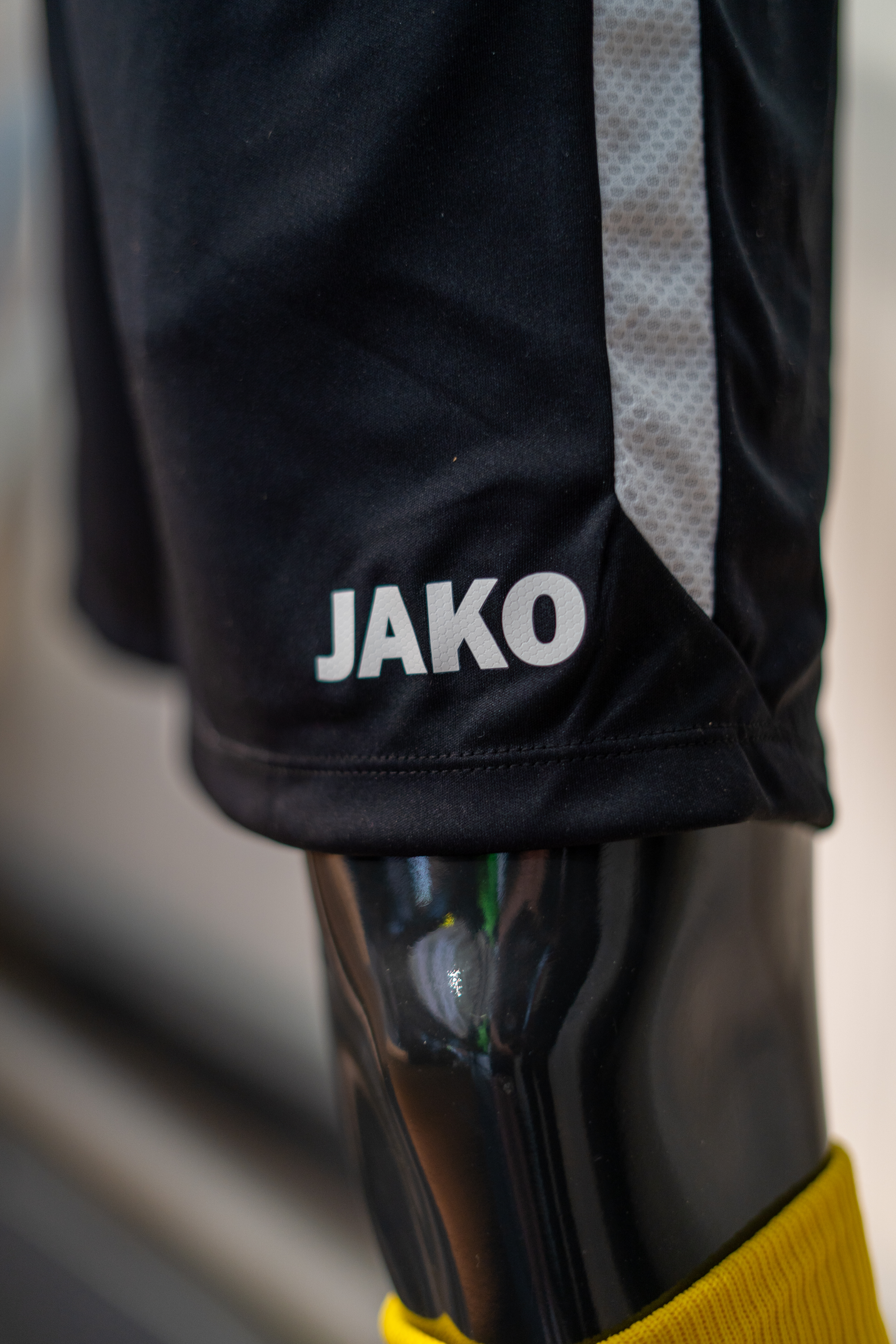 Détail du logo JAKO sur un textile sportif personnalisable