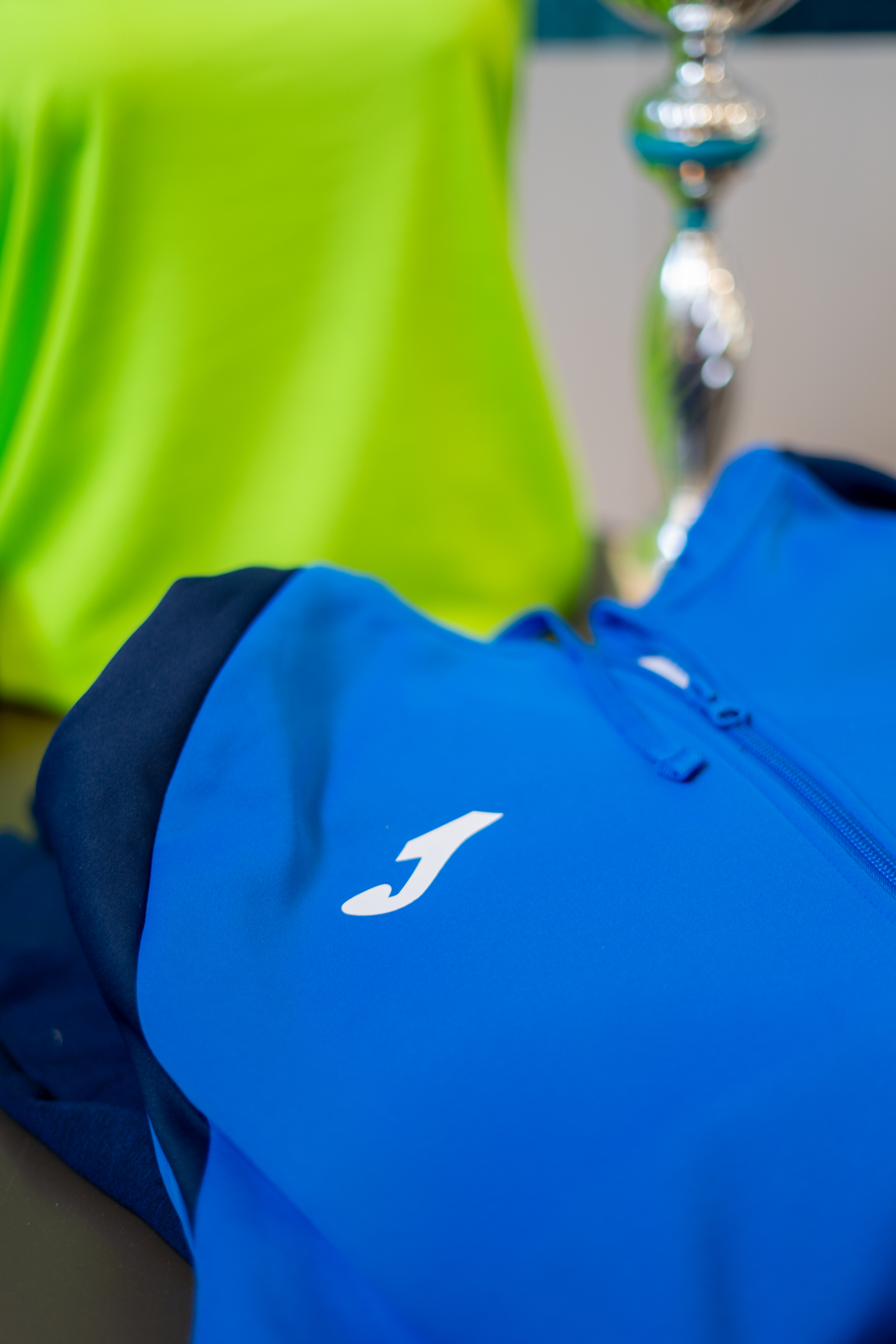 Veste de sport bleue personnalisable pour club sportif